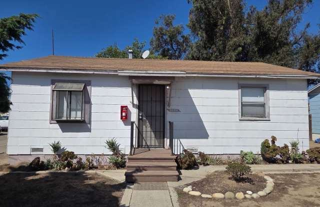 Photo of Ventura - Small 1 bedroom house w/ yard $2300