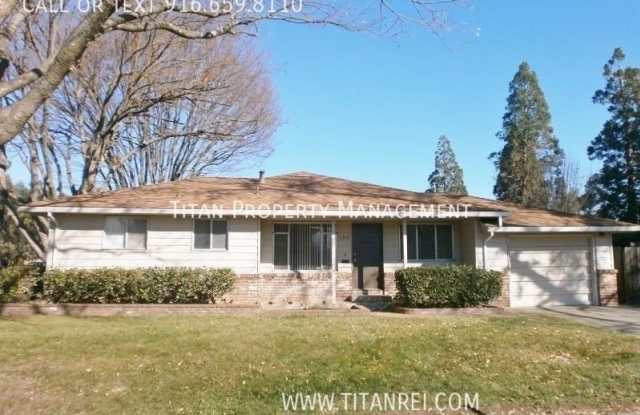 5401 Sandburg Dr
