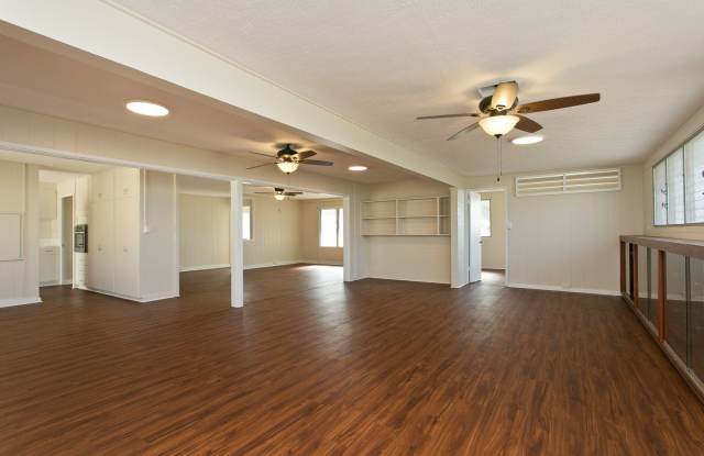 4 BD 2.5 BA w/ Large Driveway  Yard