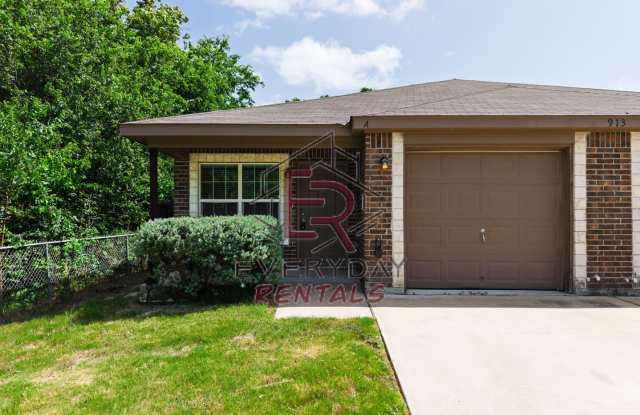 913 Ashwood