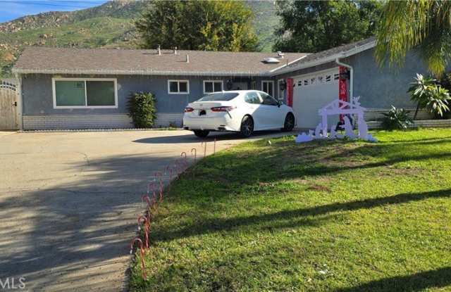 240 E Shady Grove ROOM