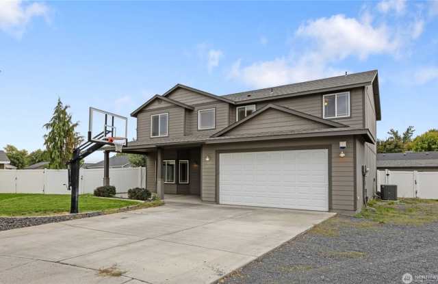 Photo of 4 bed, 3.5 bath home in cul-de-sac