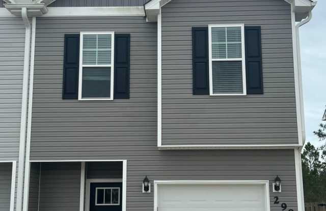 BEAUTIFUL 3 BEDROOM 2 1/2 BATH TOWNHOUSE IN HOLLY RIDGE - 298 Currituck Drive, Holly Ridge, NC 28445