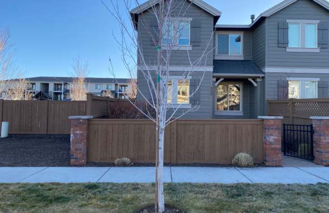 Lovely End Unit 3 Bedroom Townhome!
