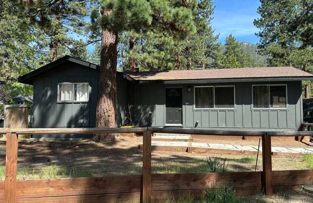Lovely newly renovated 3Bd home available for a seasonal lease (3-6 months)! Call today to inquire!