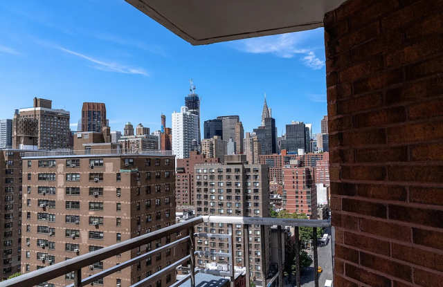 443 2nd Ave