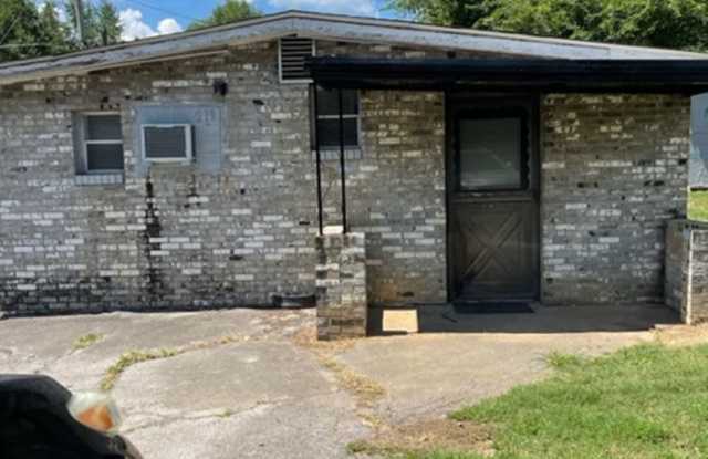 Photo of 1 Bedroom 1 bath apartment in Maryville Credit and Background Check required. Call Debra Johnson 865-591-8281