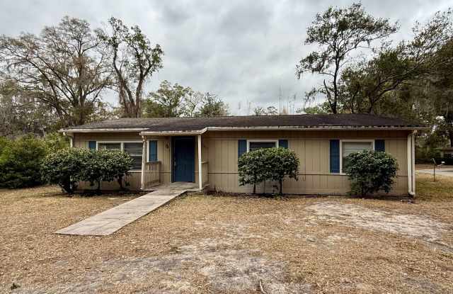 Spacious 3-Bed, 2-Bath Home with Private Yard in NW Gainesville