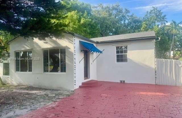 Photo of 4471 SW 4th St