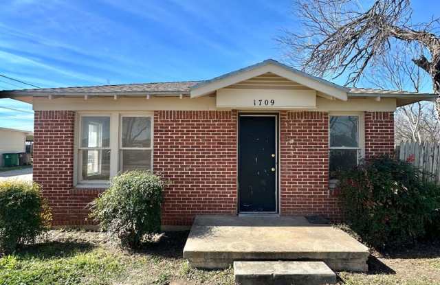 COMING MAY 2026 - Cozy 3 Bedroom Home Walking Distance to ASU Campus!