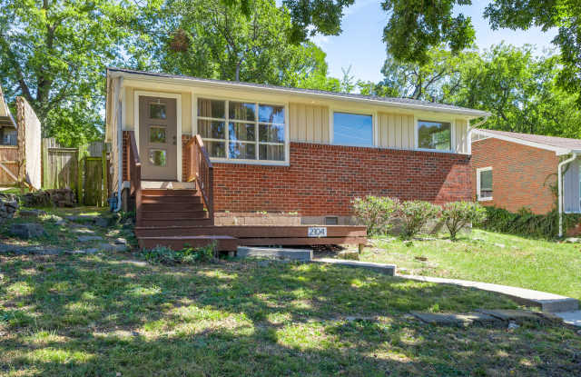 2104 15th Avenue South