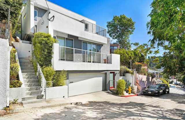 Your Perfect 3/2.5 Los Angeles Home Available Now!