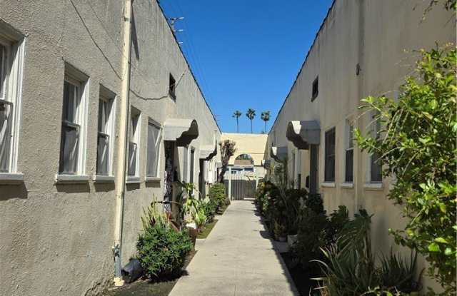 551 W 10th Street