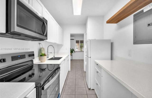 Photo of 401 SE 14th Ct