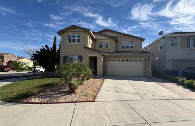 Spacious 4 Bed 3 Bath Tracy Home