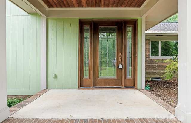 1174 Robinhood Circle