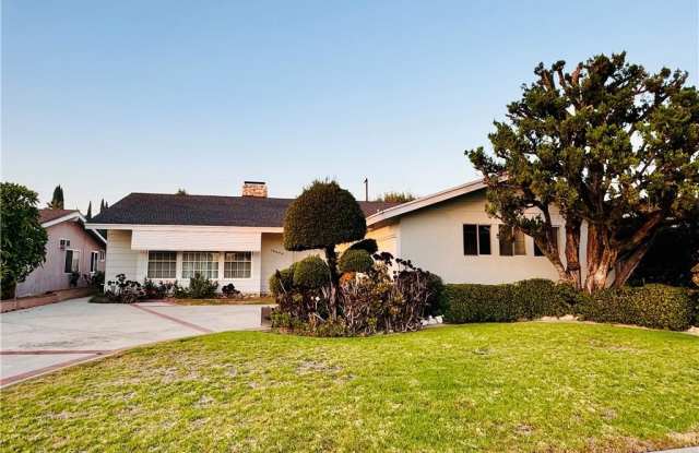 Photo of 15909 Vincennes Street