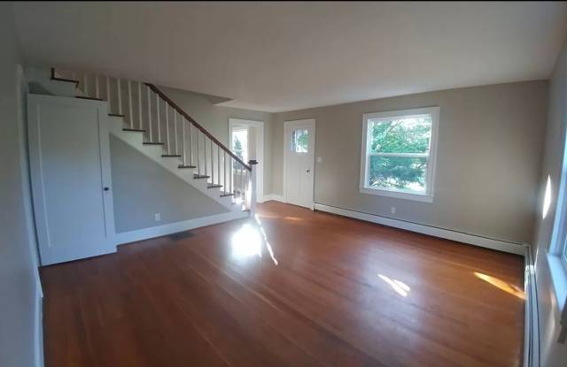 3 bedroom 2 bath prime location!