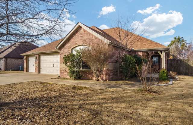 Stunning 4-Bedroom Home in Bentonville with a Serene Backyard Oasis!