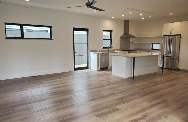 Photo of 423 N 8th St.