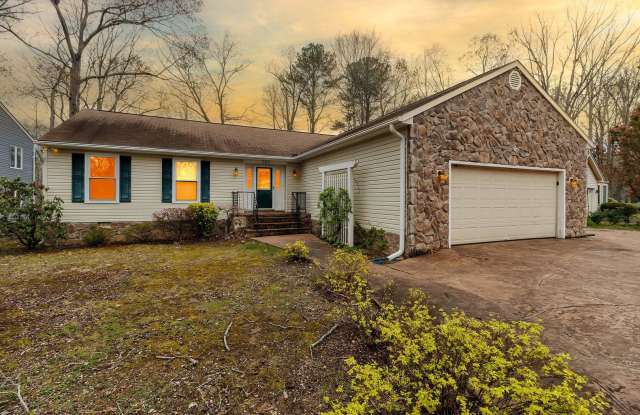 4 BEDROOM HOME BACKS TO THE GOLF COURSE! - 205 Fairway Drive, Lake of the Woods, VA 22508