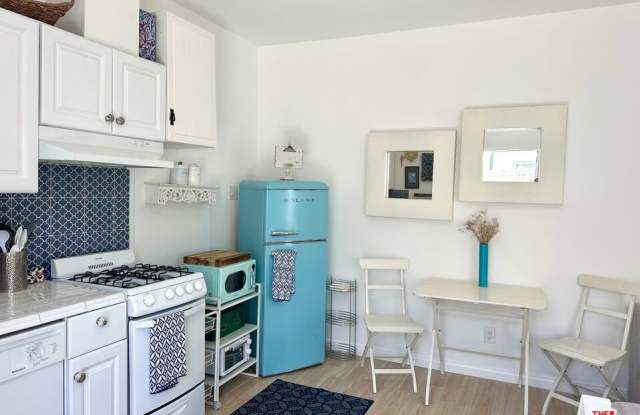 1210 1/2 S Stanley Ave