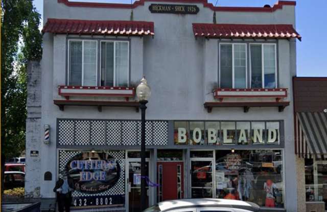 Photo of 2 Bedroom up stairs apartment