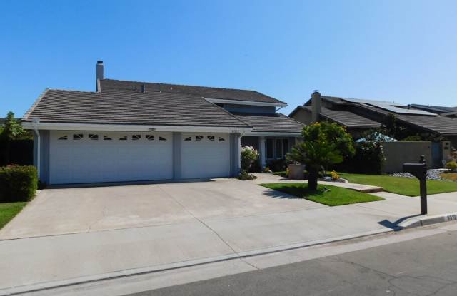 Beautiful 5-bedroom 3-Bathroom 2-Story House