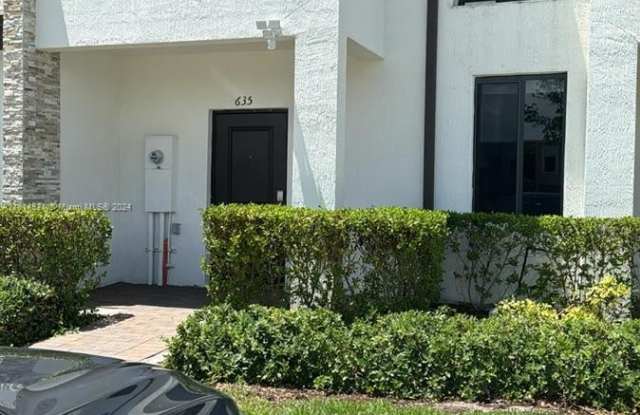 635 NE 208th Ter