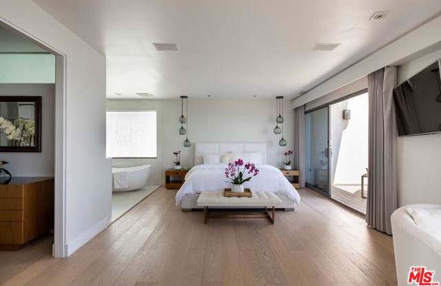 20722 Pacific Coast Highway