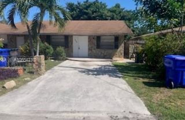 5737 Hayes St - 5737 Hayes St, Hollywood, FL 33021