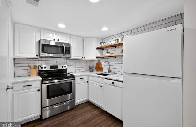 1430 GREENDALE Court unit: 1-1430