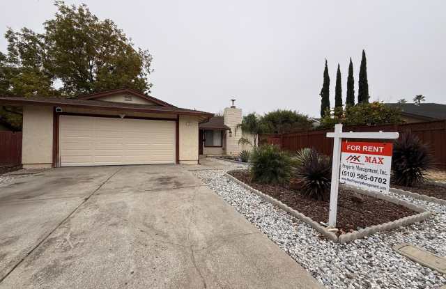 Photo of Beautiful 3 Bedroom Single-Family Home!