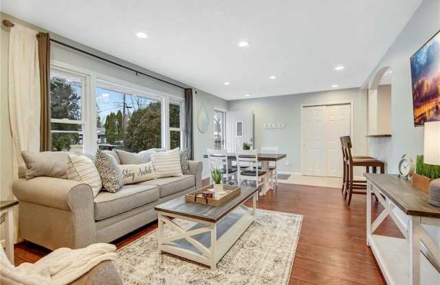 Photo of 17520 11th Avenue N