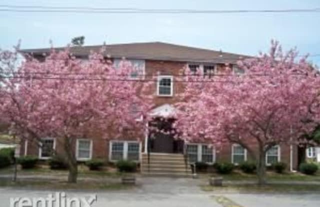 Carriage Hill Condominiums - 2 Carriage Hill Road, Amesbury Town, MA 01913