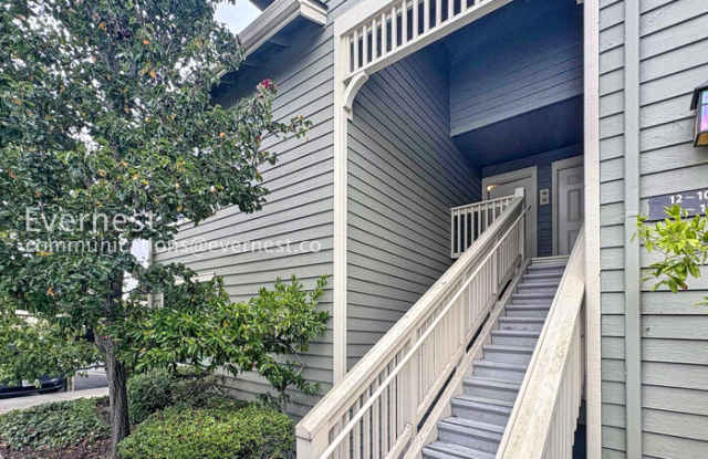 Photo of 12 Lakeshore Court