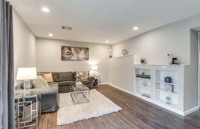 1119 Shannon Place