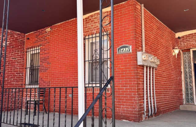 5432 VINE Street unit: Upstairs1