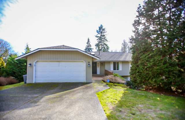 Beautiful 5 Bed 3 Bath Home in Somerset