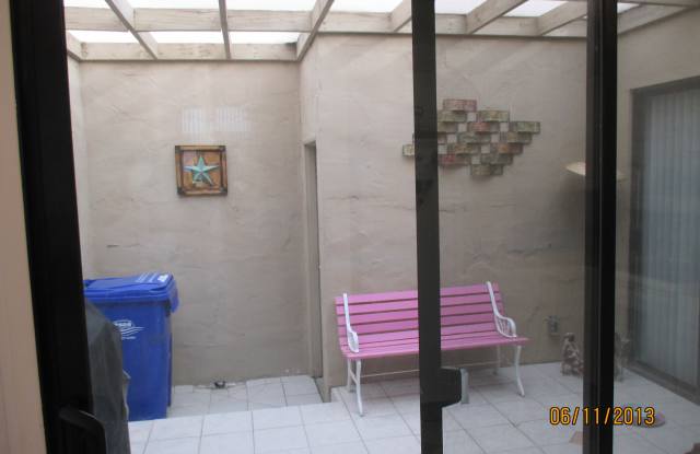 1718 E Camino Parocela