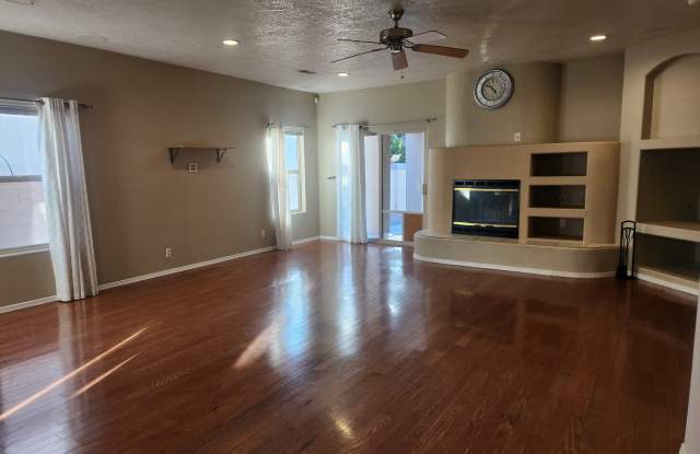 8005 Oso Abrazo Drive Northeast