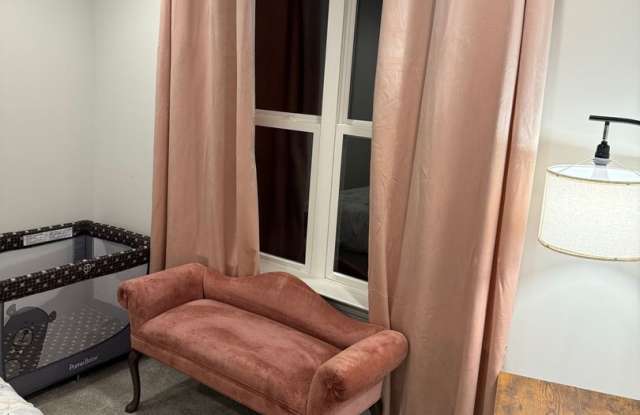 Charming 3BR Duplex in Charlotte