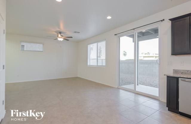 2863 North Fair Oaks Avenue