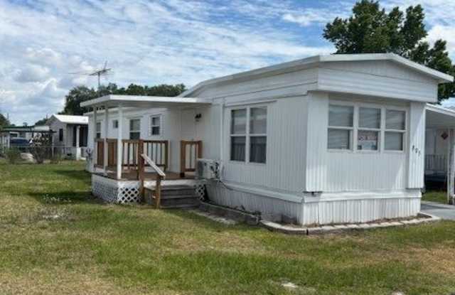 805 East Live Oak Street