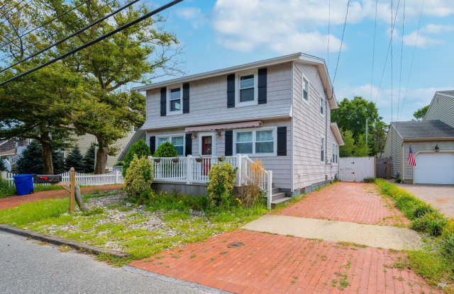 203 Bridge Avenue unit: Front