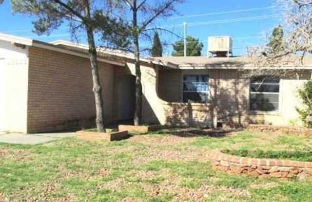 3325 EAST GLEN Drive