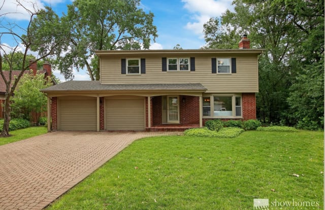 11 LINDEN Avenue - 11 Linden Avenue, Lake Forest, IL 60045