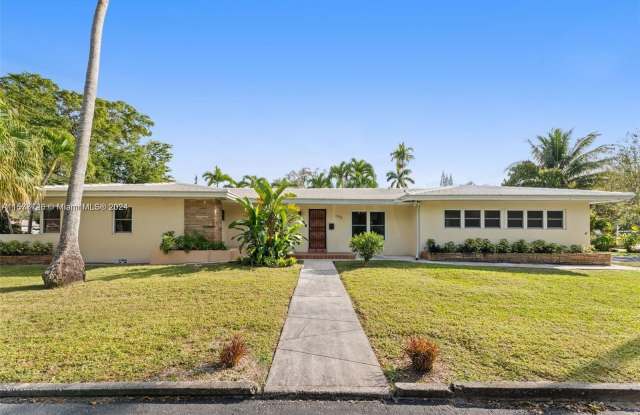 790 NE 119th St - 790 Northeast 119th Street, Biscayne Park, FL 33161