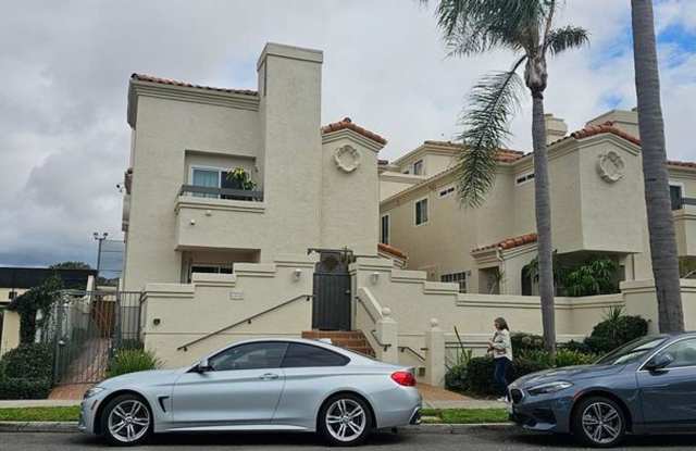 Charming 3-Bedroom Condo in the Heart of La Jolla – A Must-See!