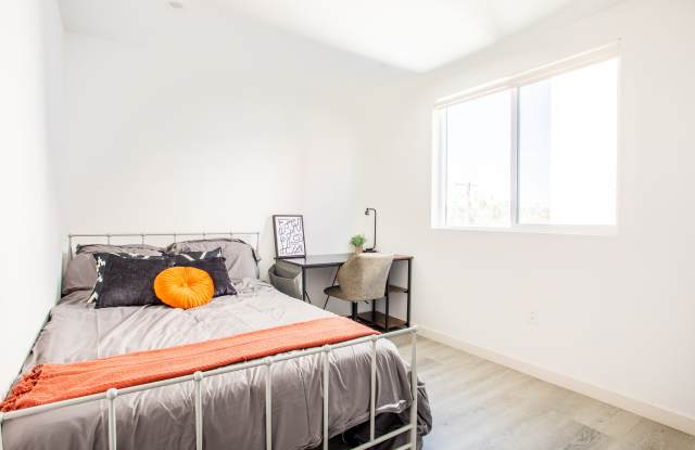 1815 W Adams Boulevard - Co-Living